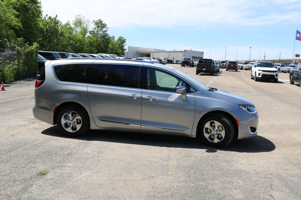 Used Car 2018 Chrysler Pacifica Hybrid  Limited For Sale Under $25,000 In Austin, Texas
