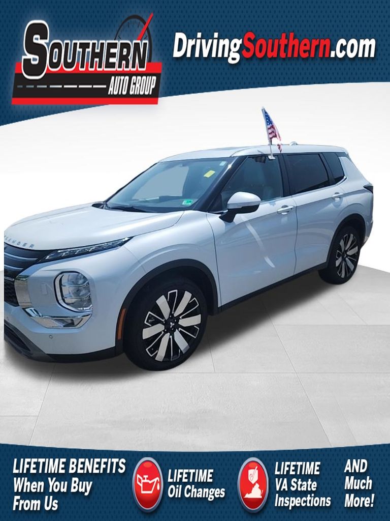 White Diamond 2025 Mitsubishi Outlander SUV / Crossover Front-Wheel Drive Continuously Variable Transmission