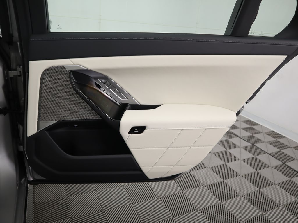 Thumbnail: 2026 BMW i7 - 29