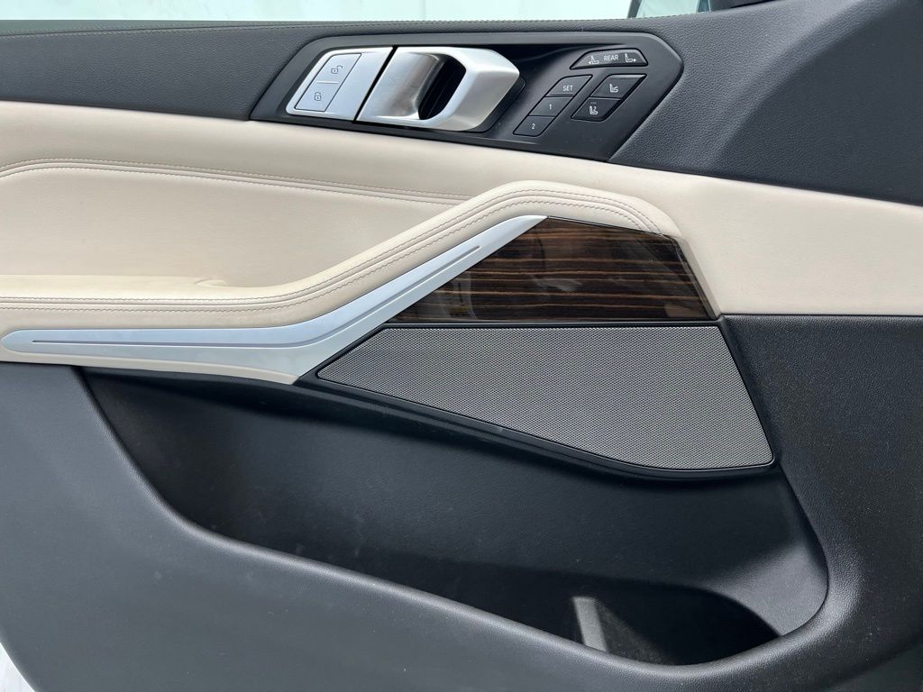 Thumbnail: 2021 BMW X7 - 22