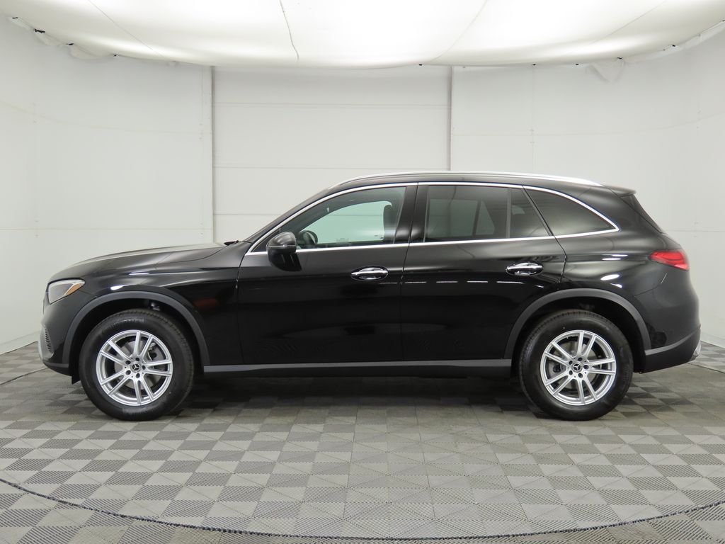 2025 Mercedes-Benz GLC 300 8