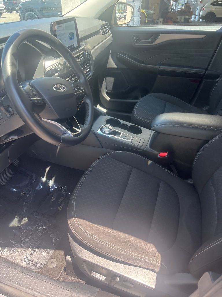 Used 2024 Gray Ford Active image 13