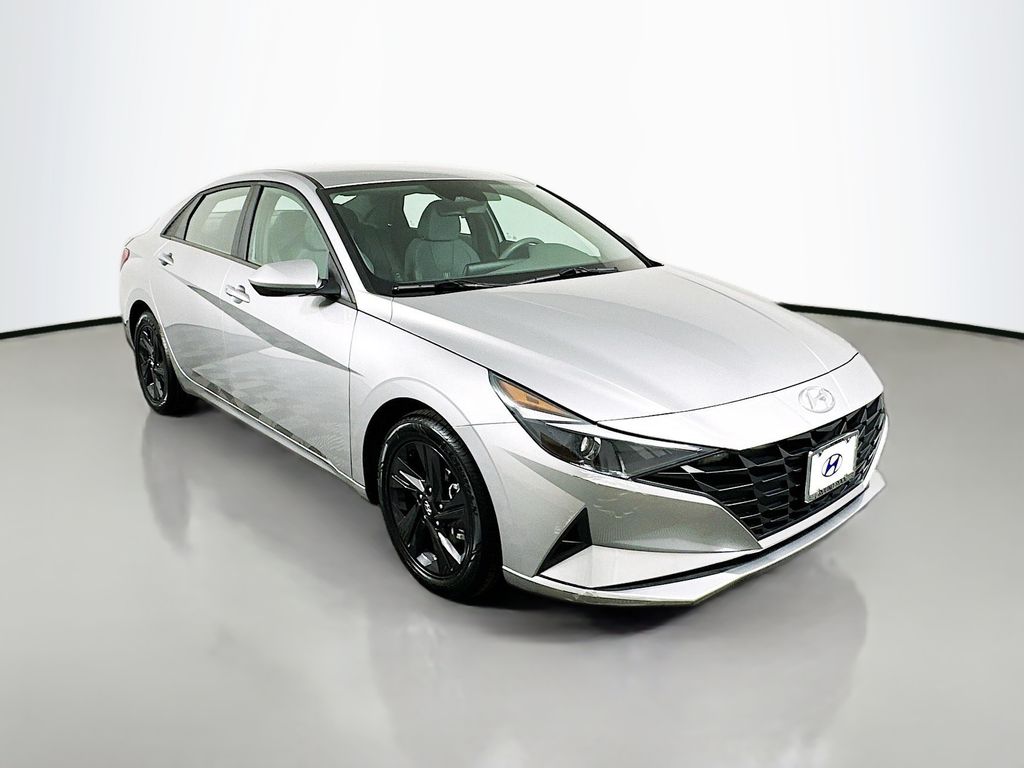 2021 Hyundai Elantra SEL 3