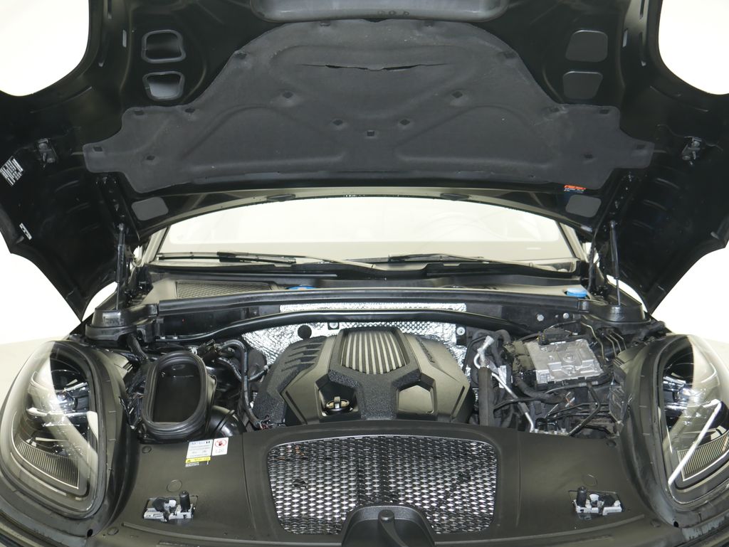Thumbnail: 2023 Porsche Macan - 13