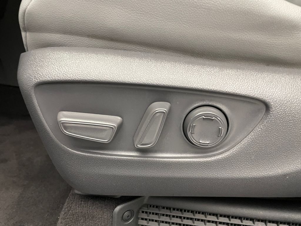 2021 Toyota Sienna XLE 14