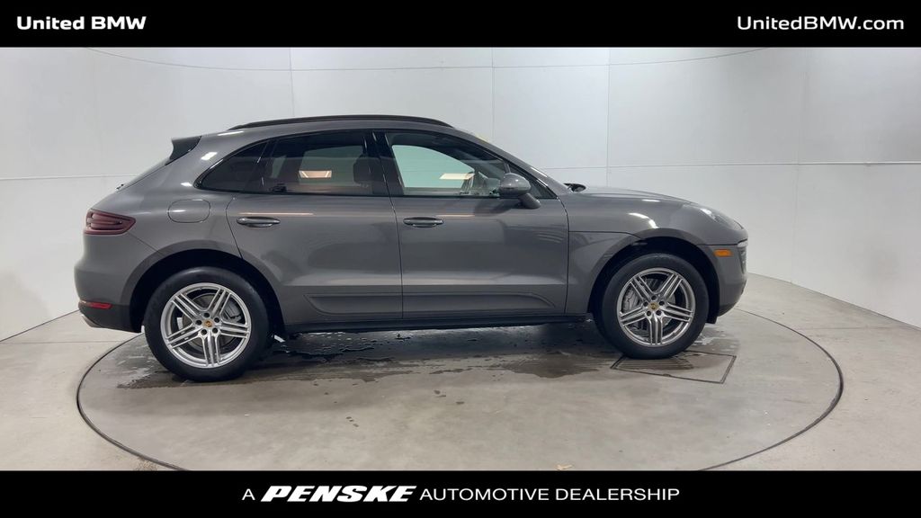 2016 Porsche Macan S 9