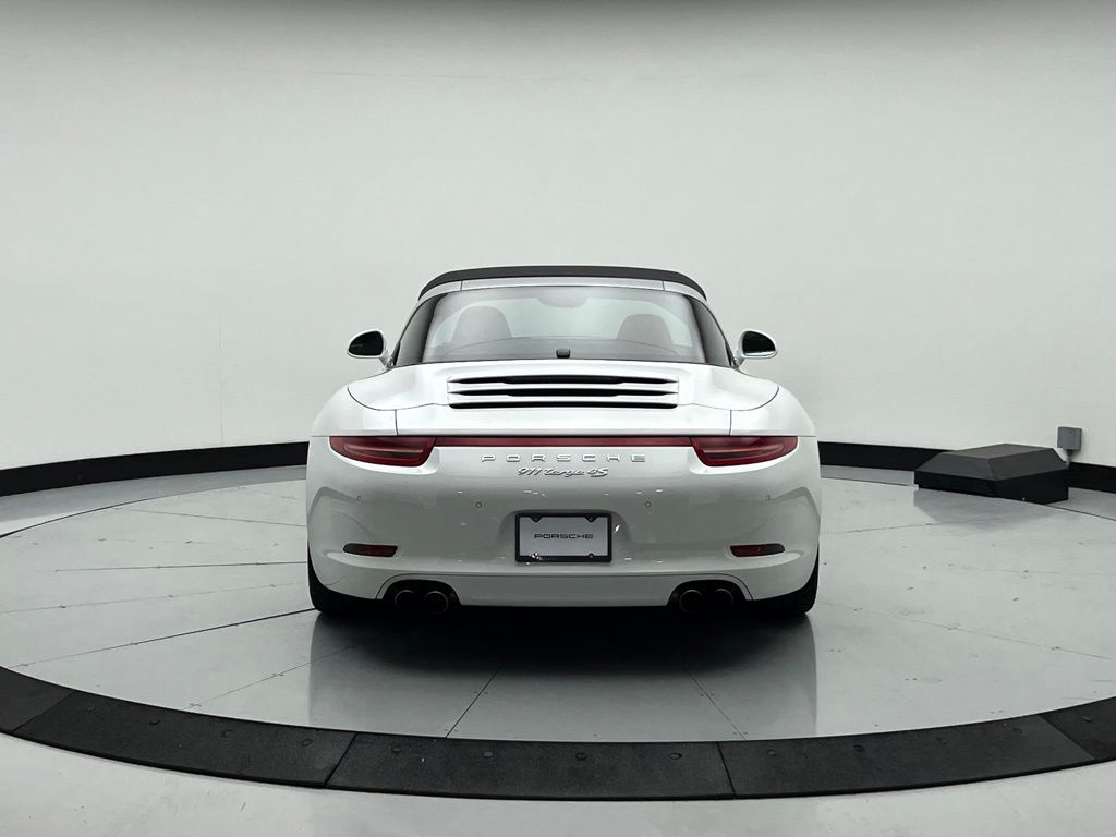 Thumbnail: 2015 Porsche 911 - 9