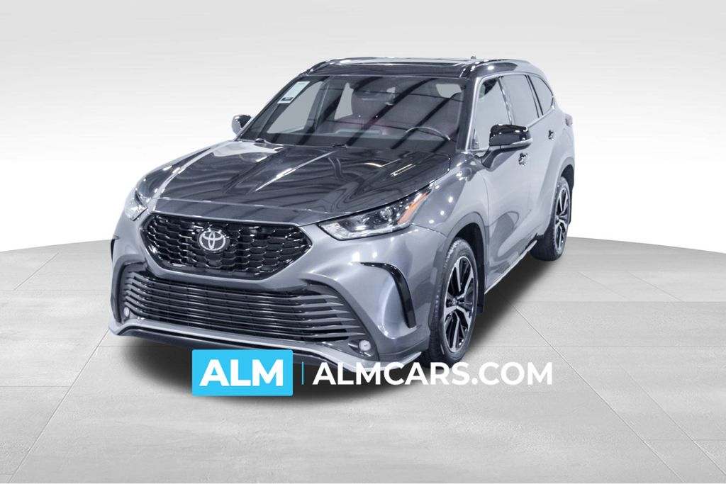 2022 Toyota Highlander XSE's photo