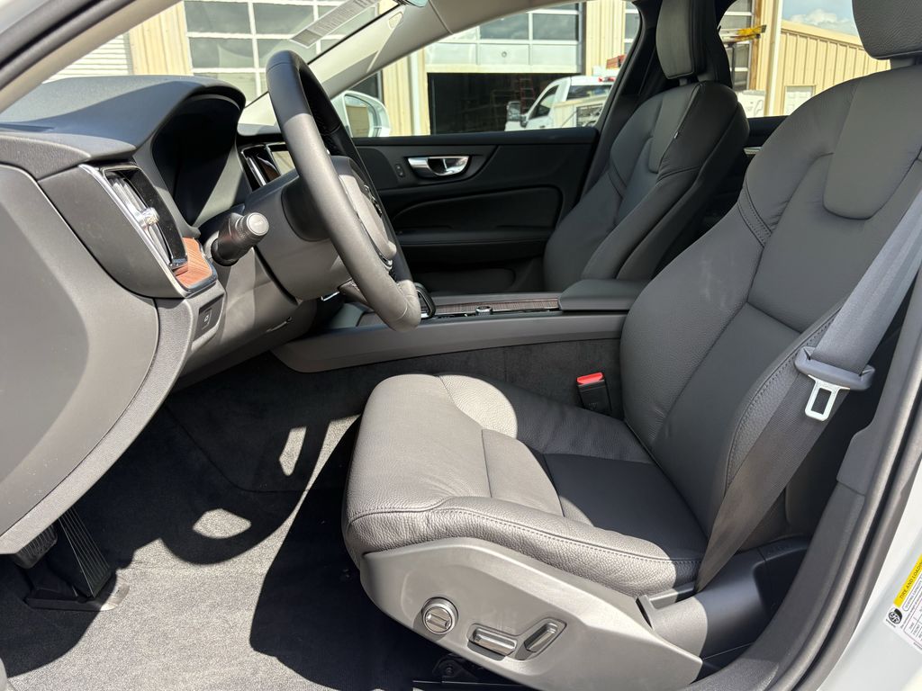 New 2026 Crystal White Volvo B5 Plus image 12