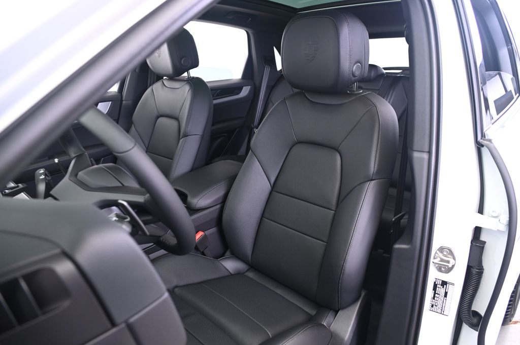 Thumbnail: 2025 Porsche Cayenne - 5