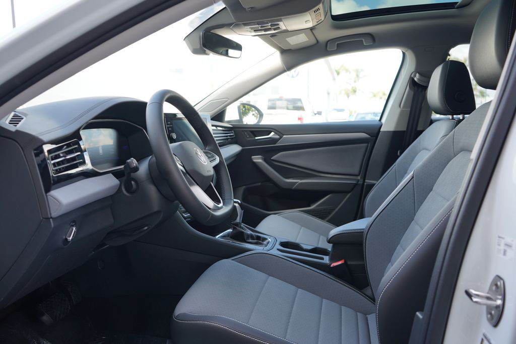 2025 Volkswagen Jetta SE 6