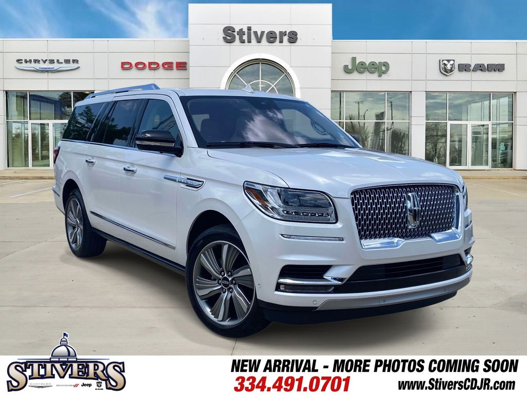 White Platinum Clearcoat Metallic 2018 Lincoln Navigator SUV / Crossover Four-Wheel Drive Automatic