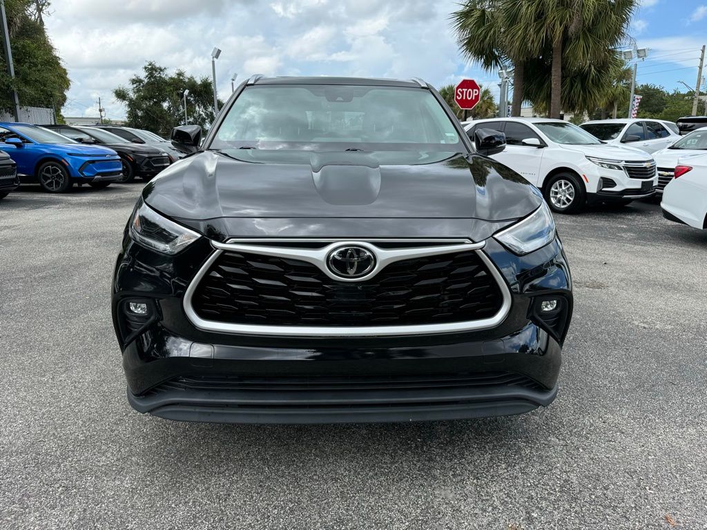 2021 Toyota Highlander XLE 3