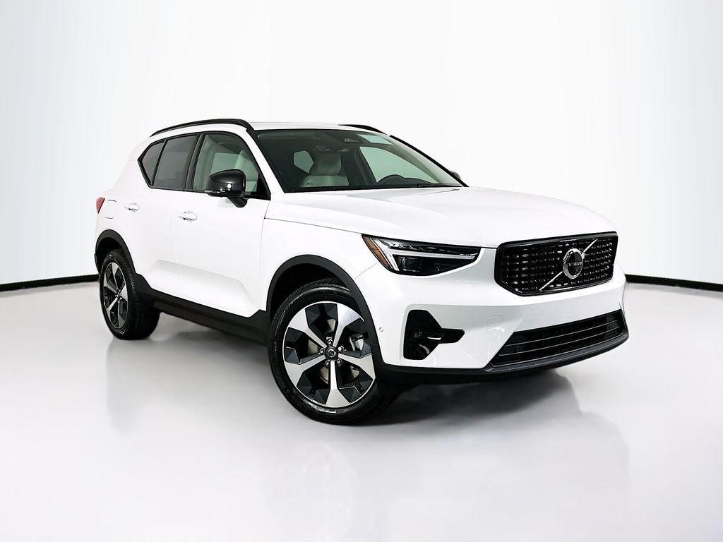 2026 Volvo XC40 B5 Plus