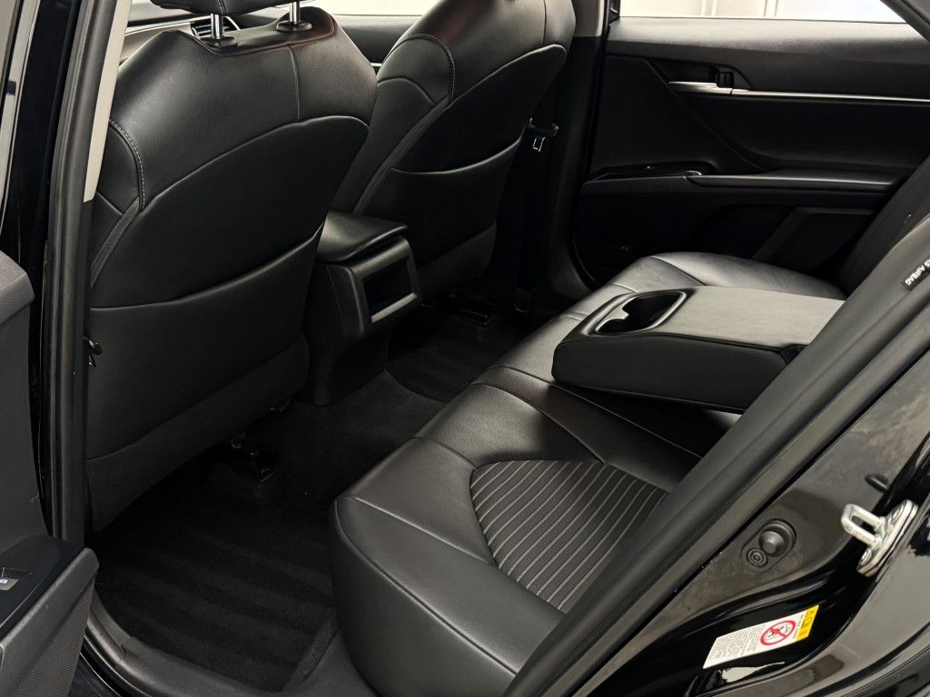 2019 Toyota Camry SE 22