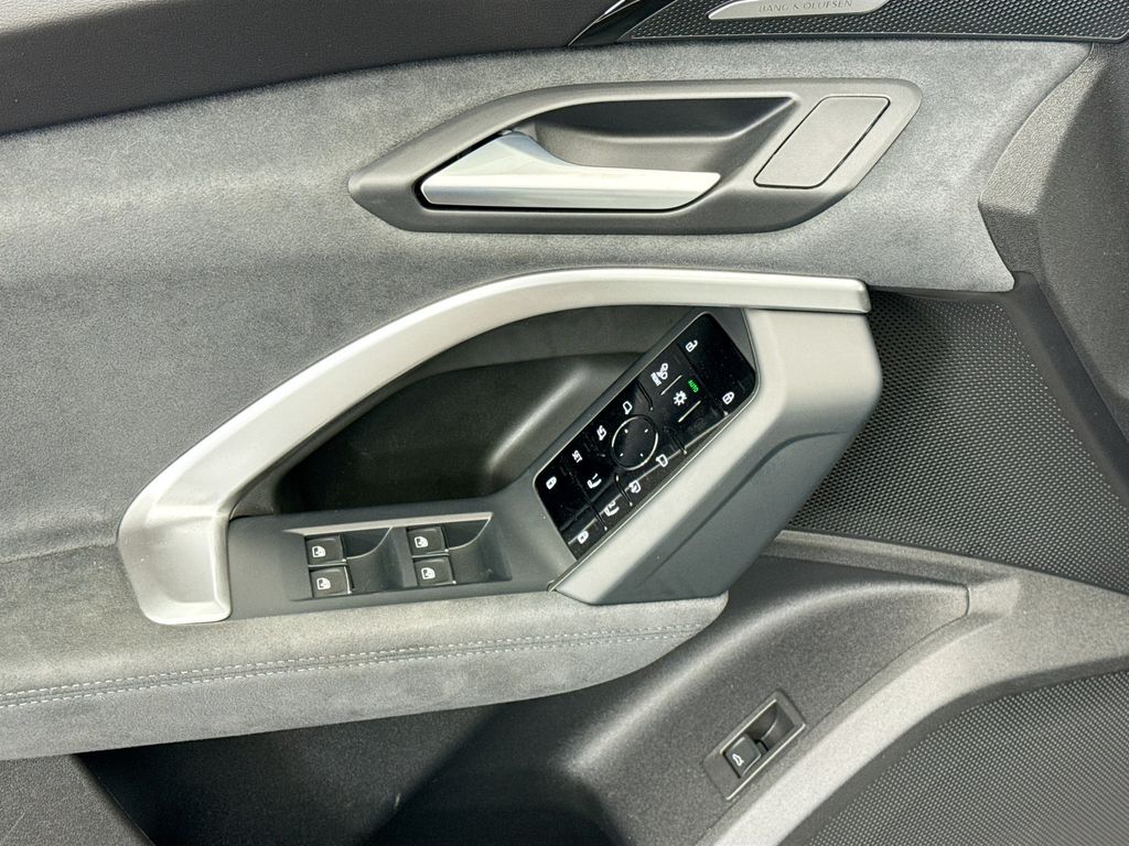 Thumbnail: 2025 Audi SQ5 - 22