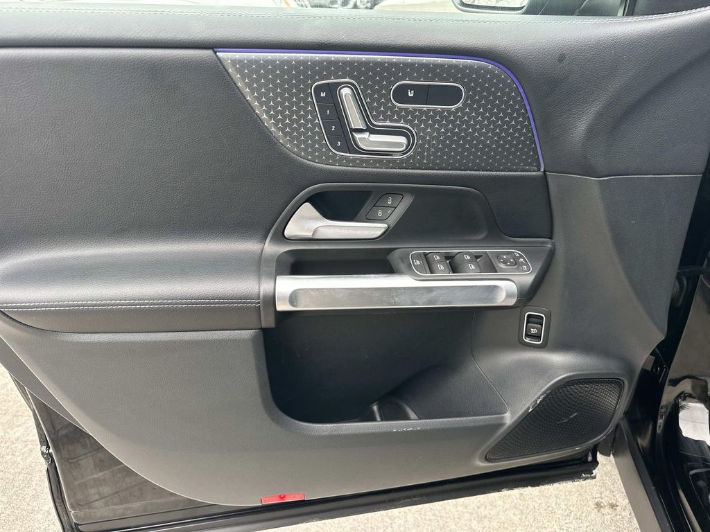 Thumbnail: 2025 Mercedes-Benz GLB - 29