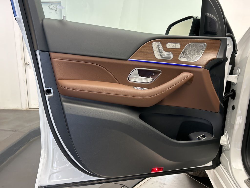 Thumbnail: 2026 Mercedes-Benz GLE - 11