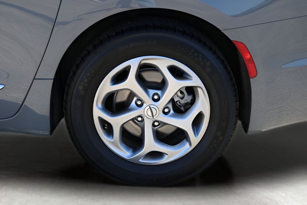 Used Car 2023 Chrysler Pacifica  Limited For Sale Under $30,000 In Austin, Texas