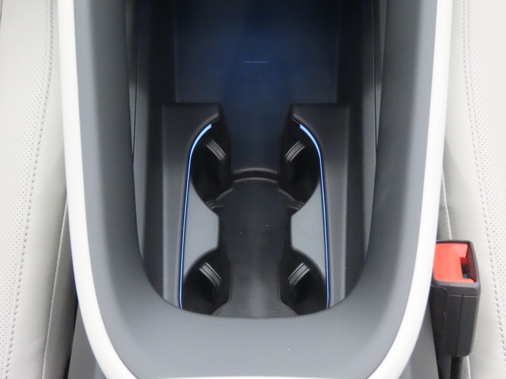 Thumbnail: 2026 Porsche Macan - 30