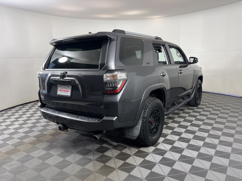 Thumbnail: 2020 Toyota 4Runner - 15