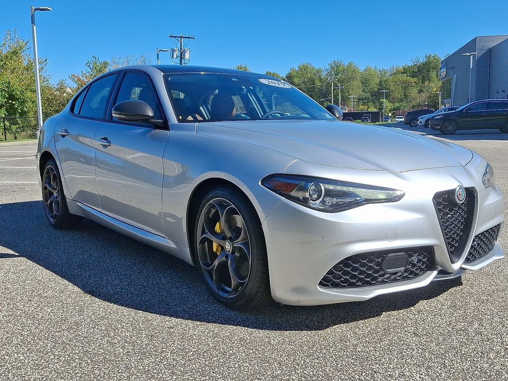 Thumbnail: 2019 Alfa Romeo Giulia - 3