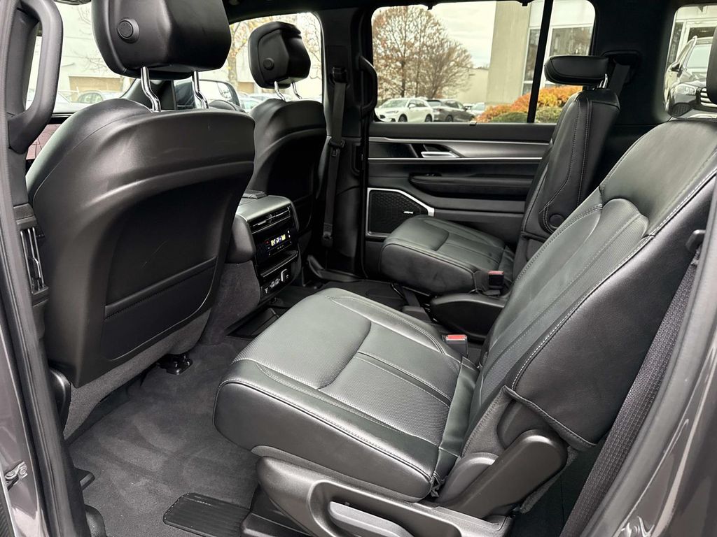 Thumbnail: 2025 Jeep Wagoneer - 32