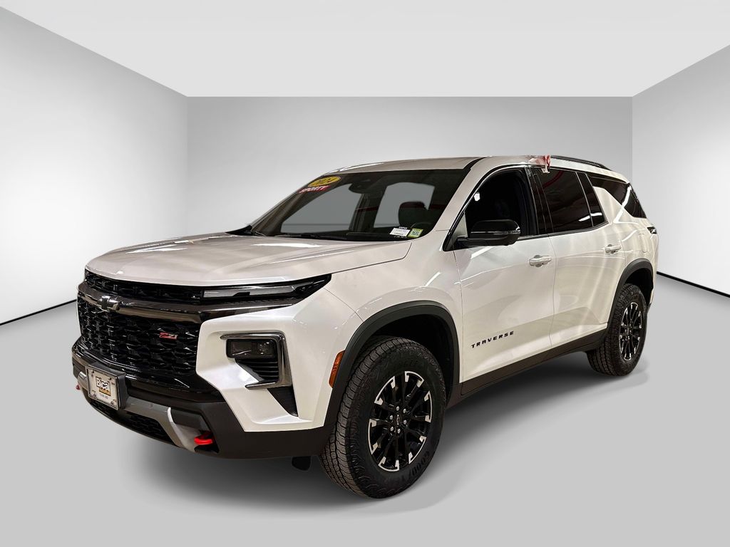 White (Iridescent Pearl Tricoat) 2024 Chevrolet Traverse Z71 AWD SUV / Crossover Four-Wheel Drive 8-Speed Automatic