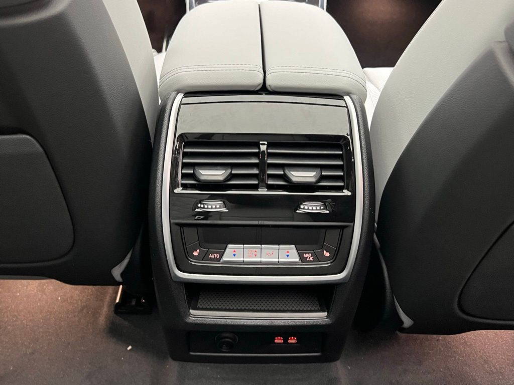 Thumbnail: 2026 BMW X5 - 9