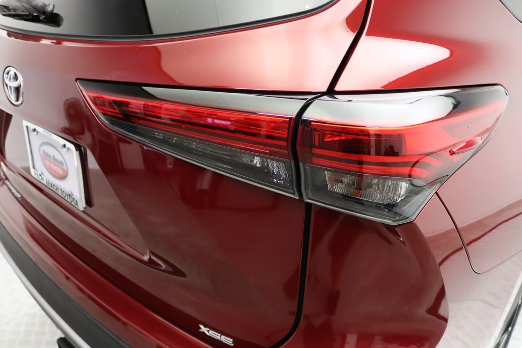 Thumbnail: 2022 Toyota Highlander - 9