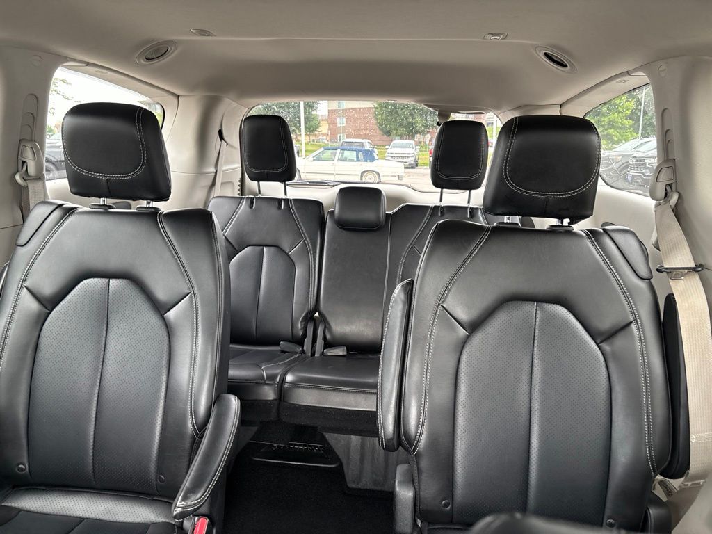 Used 2023 Chrysler Pacifica Van