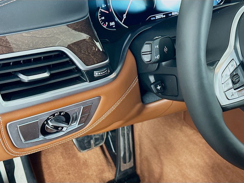 2019 BMW 7 Series M760i xDrive 10