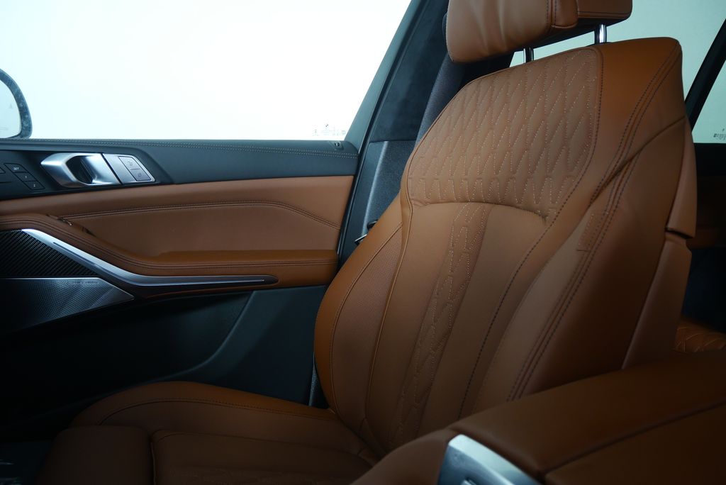 Thumbnail: 2027 BMW X7 - 25