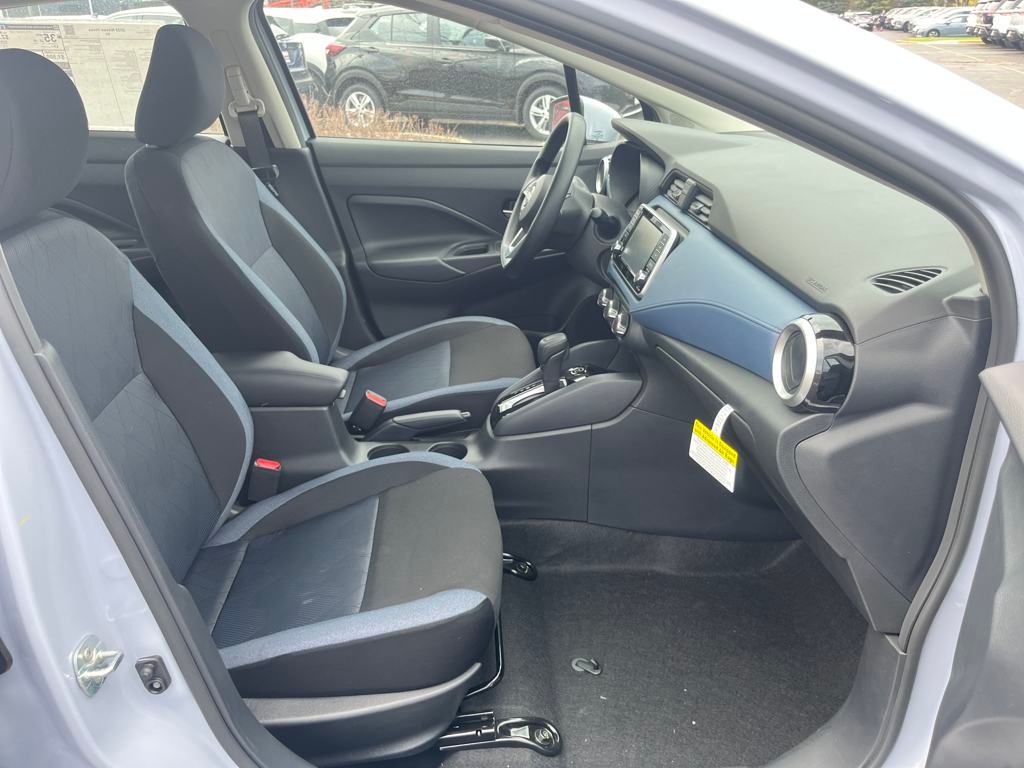 2025 Nissan Versa 1.6 SV photo