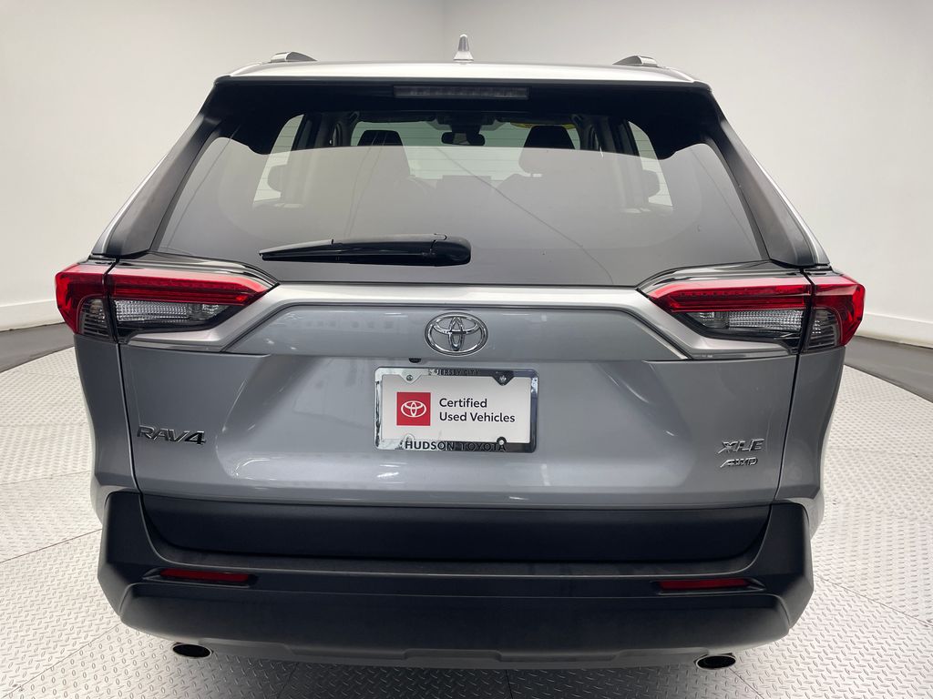 2022 Toyota RAV4 XLE 6