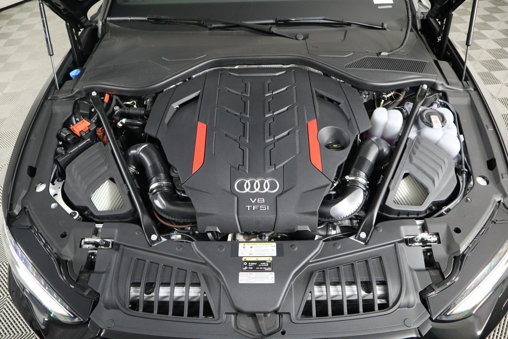 2025 Audi S8 4.0T 30