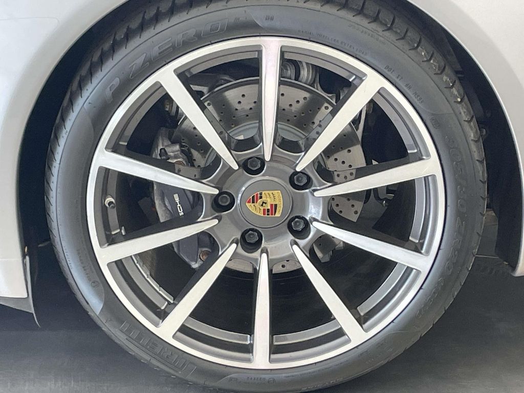 2017 Porsche 911 Carrera - 11