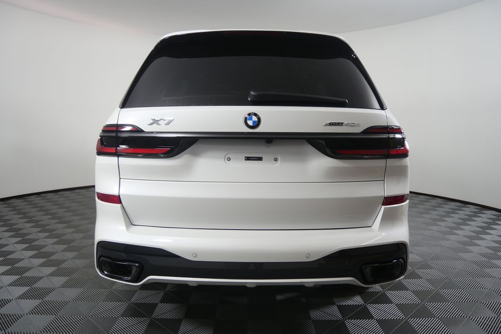 Thumbnail: 2027 BMW X7 - 4