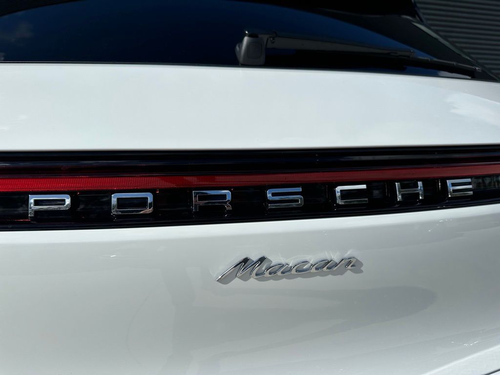 2025 Porsche Macan  12