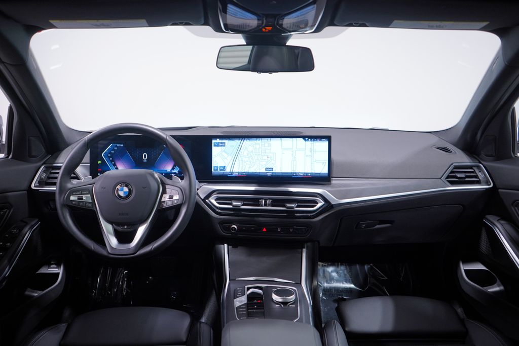 Thumbnail: 2024 BMW 3 Series - 10