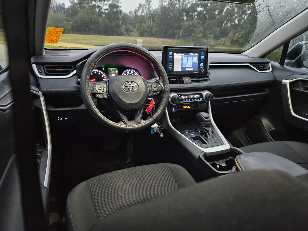 2021 Toyota RAV4 LE 12