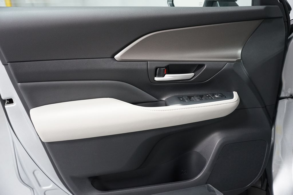 Thumbnail: 2026 Toyota Grand Highlander - 30