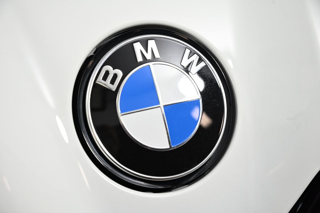 Thumbnail: 2026 BMW iX - 13