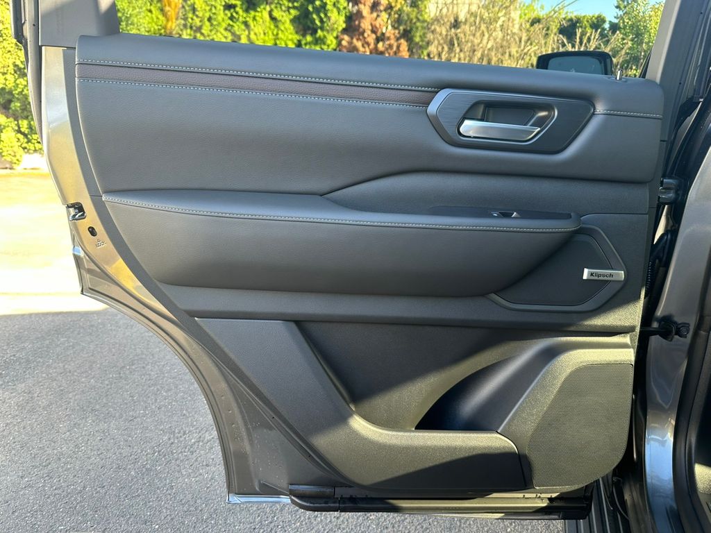 2025 Nissan Armada SL