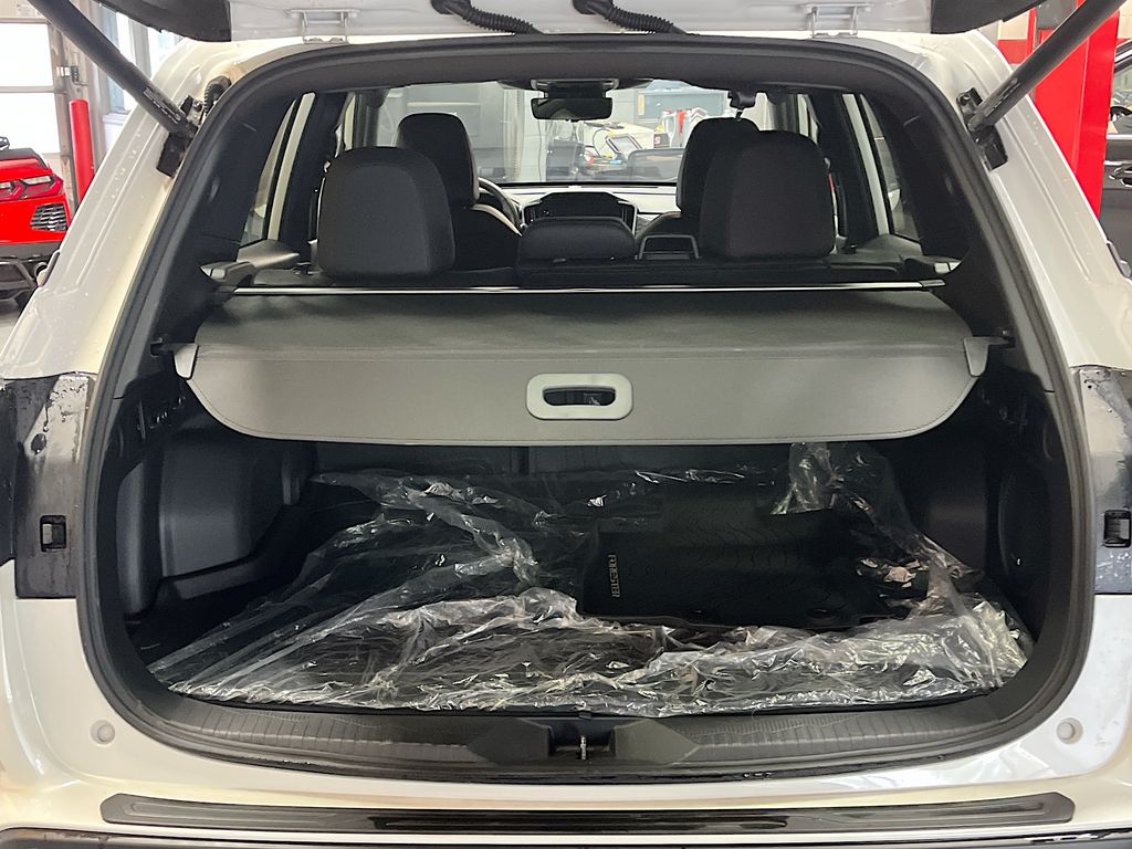 Used 2025 Crystal White Pearl Subaru Touring image 28
