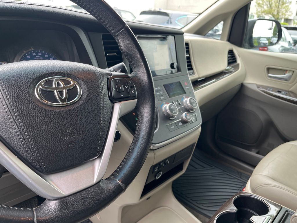 2017 Toyota Sienna XLE