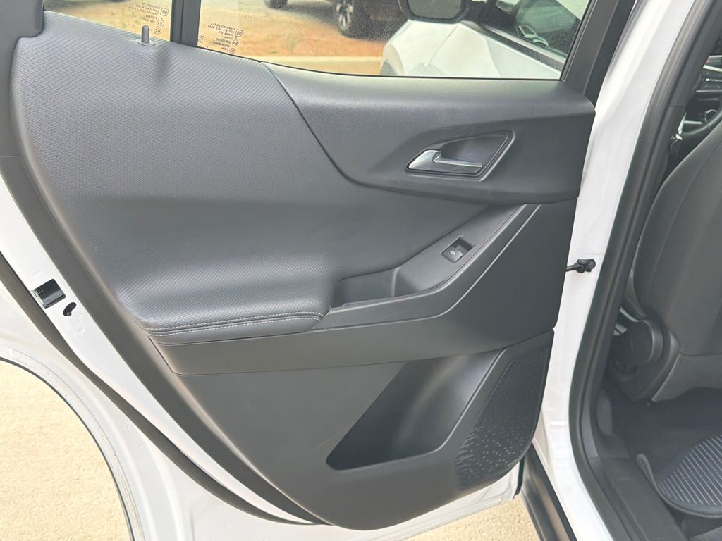 Used 2025 White Chevrolet LT image 21