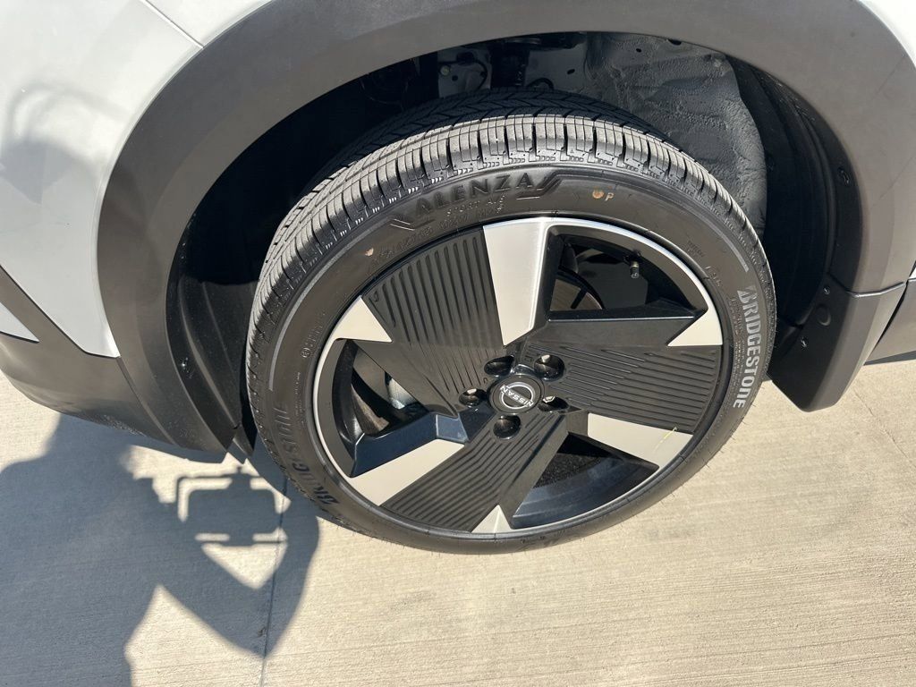 2025 Aspen White Tricoat Nissan Kicks SR FWD SUV