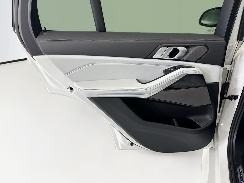 Thumbnail: 2026 BMW X5 - 25