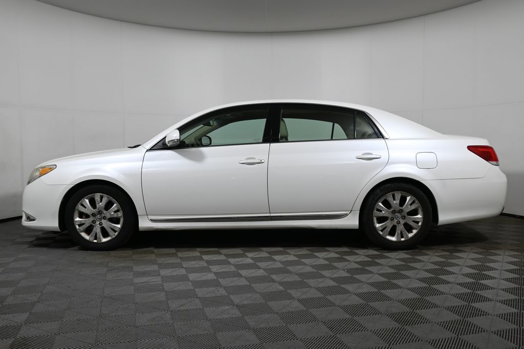 Thumbnail: 2011 Toyota Avalon - 2
